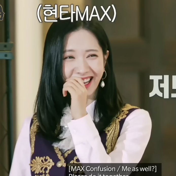 cosmosbona's tweet photo. bona bout to lose it from laughing HELP HER https://t.co/TdZ5ch9jvm