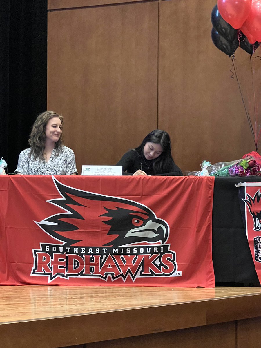 staleyfalconvb's tweet photo. Congratulations to Kalia Morris for signing her letter of intent to play volleyball at @SEMORedhawks! We are so proud of you and can’t wait to see what your future holds! #AlwaysAFalcon @SEMOvb https://t.co/w4gIPweKdf