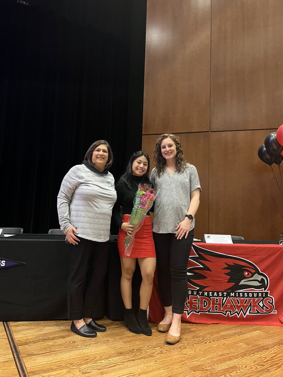 staleyfalconvb's tweet photo. Congratulations to Kalia Morris for signing her letter of intent to play volleyball at @SEMORedhawks! We are so proud of you and can’t wait to see what your future holds! #AlwaysAFalcon @SEMOvb https://t.co/w4gIPweKdf