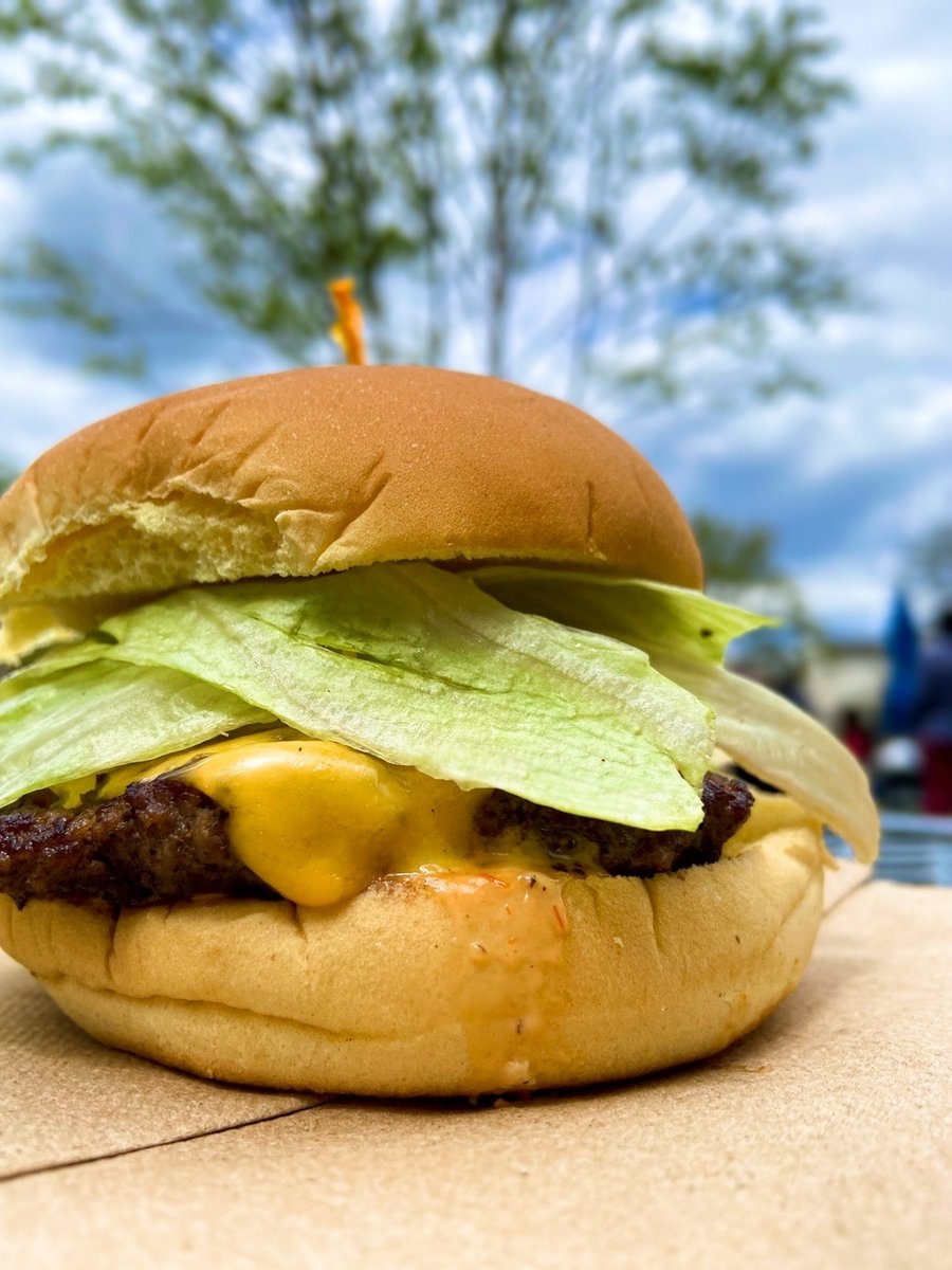 So... we meat again 🍔⁠
Our signature Square Burger dripping with our tasty specialty sauce is ready to explore downtown with you on this sunny day!

Pro tip: add avocado and an extra side of sauce for even more deliciousness.