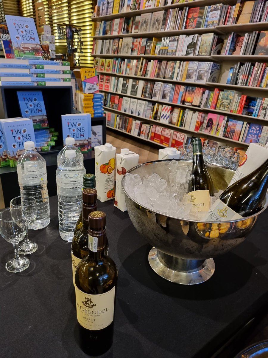 Kaabwe's tweet photo. Epic turnout @FredKhumalo #twotonsoffun #booklaunch snacks sponsored by @BigJoesRealPies #WineWednesday @degrendelwines 😋 https://t.co/wsxhHFYu4Y