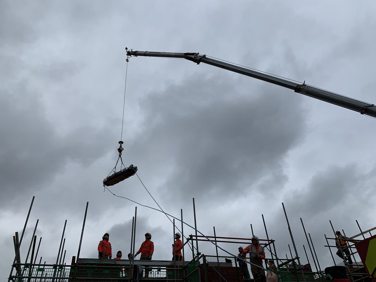Good work and quick thinking from Hindley, Wigan and <a href="/TRU_Manchester/">TRU Manchester</a> to remove a casualty from scaffolding in Wigan this morning. <a href="/WiganFire/">WiganFire</a> <a href="/manchesterfire/">Greater Manchester Fire and Rescue Service</a> #FDS