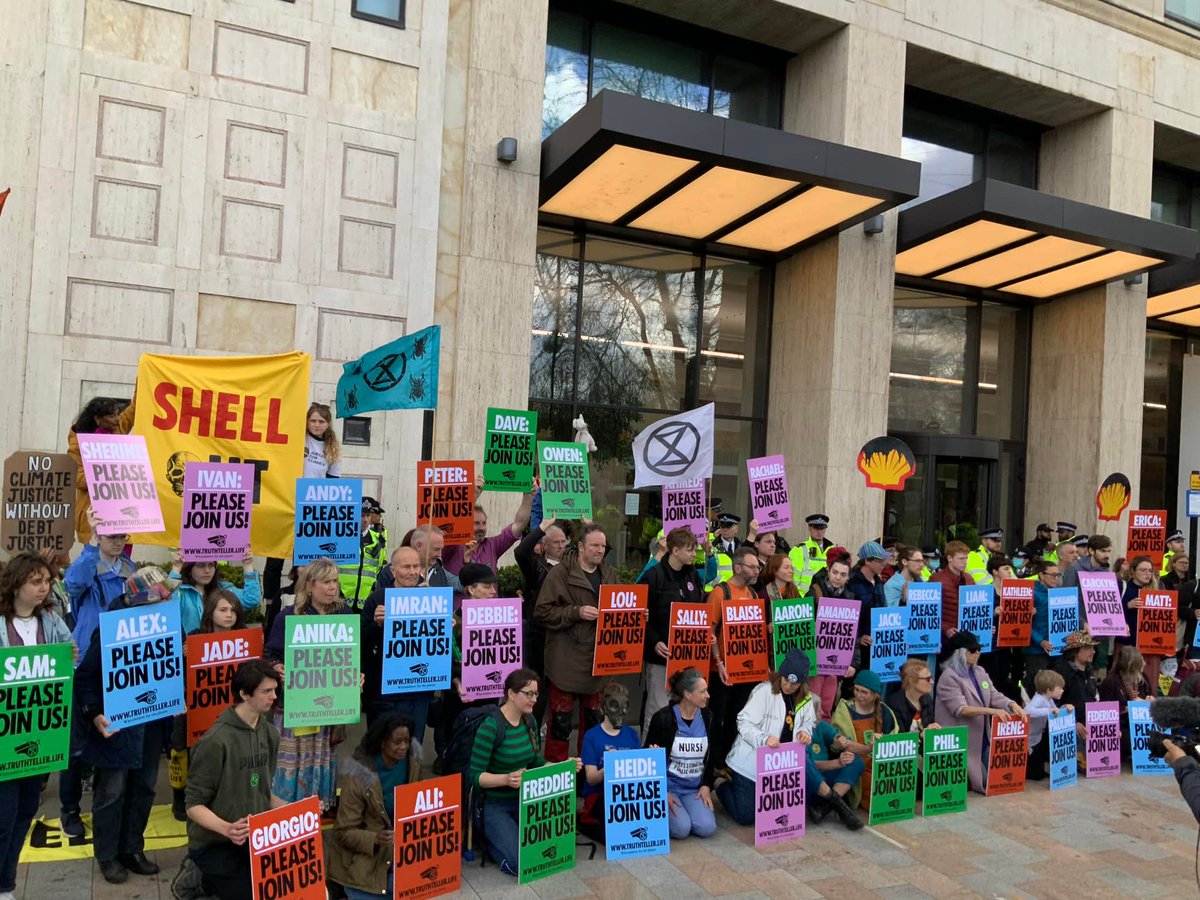 CorpRatHQ's tweet photo. Why the #ClimateCrisis protests at @Shell_UKLtd HQ today? Because they've made a classic #CorpRat Climate Pledge!
"Net zero" by 2050 .. but have they stopped exploring for oil? Nope!
No need for a plan when you can just make up a promise! #ProfitBeforePlanet #CorpRatPledge #Shell https://t.co/Y3AqqfugZa