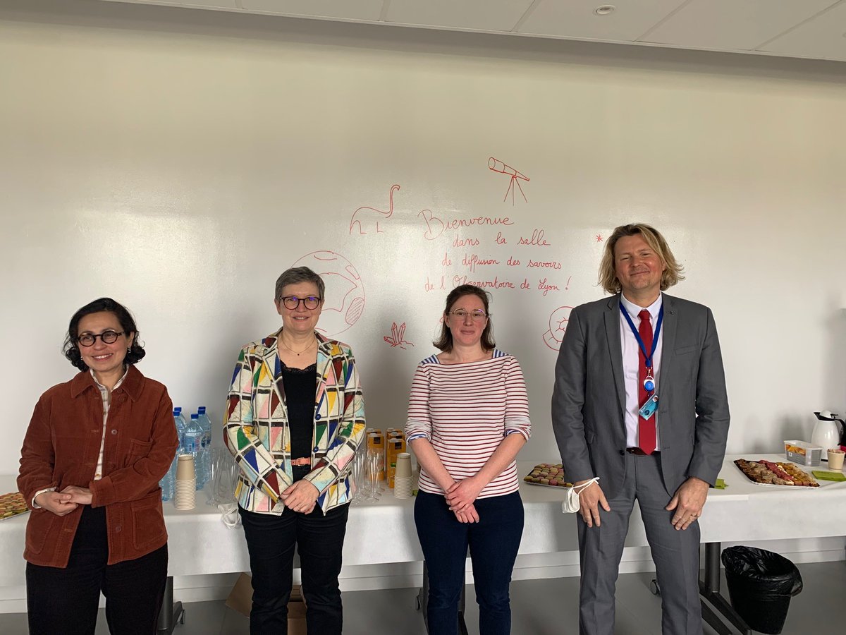 UnivLyon1's tweet photo. 🌍Inauguration de la "salle de diffusion des savoirs" à l'@obslyon ! Elle est située sur le campus LyonTech-La Doua de l'#univlyon1➡️https://t.co/3GppGzhzVF

#labexLIO @UniversiteLyon @CNRS @CNRS_dr07 
Observatoire des sciences de l'univers de Lyon  🤝 https://t.co/kFuxnX0hTw