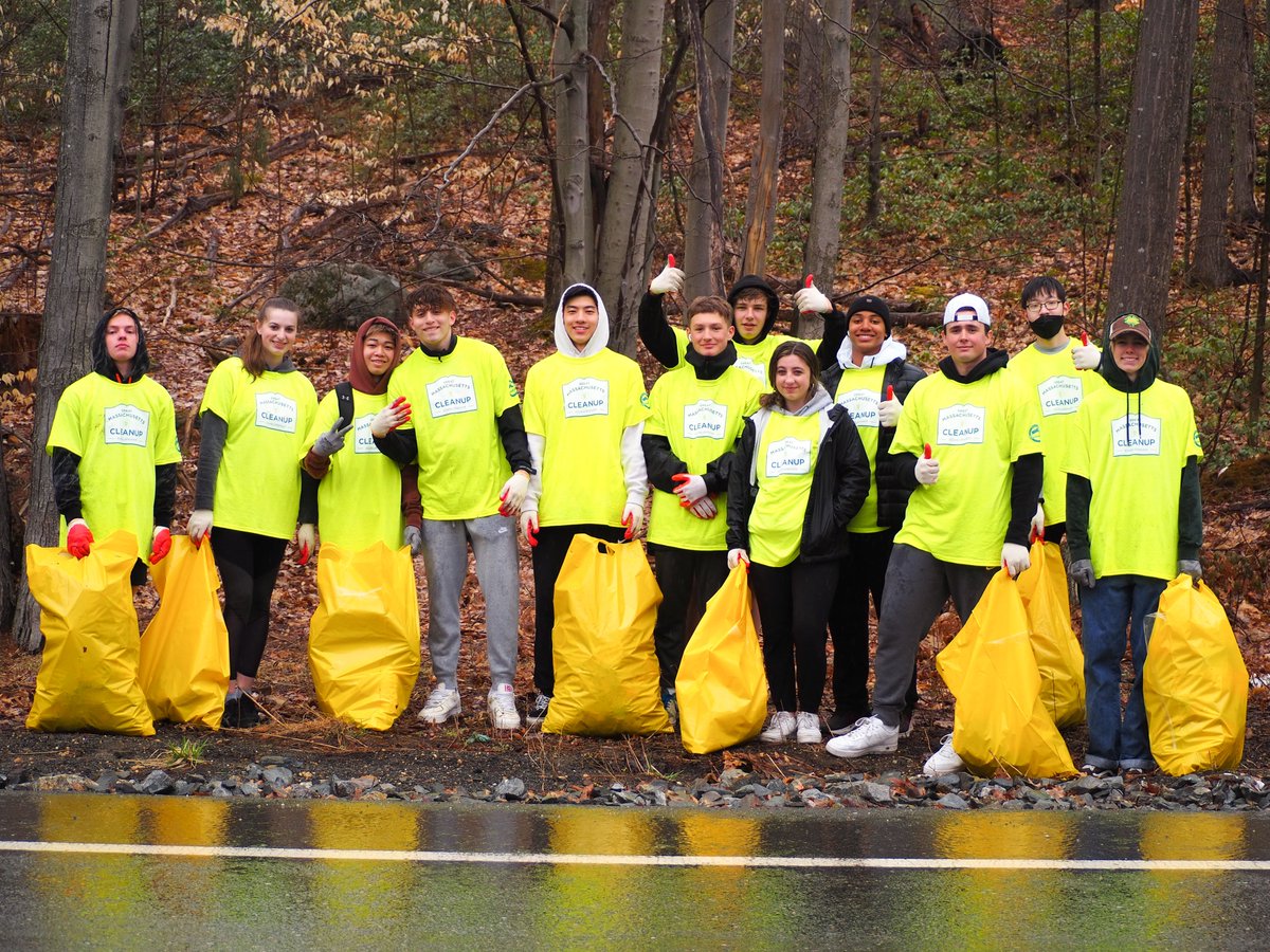 CushingAcademy's tweet photo. #CushingAcademy celebrated our annual day of service in honor of Tony Fisher '69. Students visited various sites tasked with community service and support activities.

View the full "Tony Fisher Day" album here: https://t.co/m8VnVAX8gF

#PoweredByCommunity #TonyFisherDay https://t.co/ZfNkMTDbka