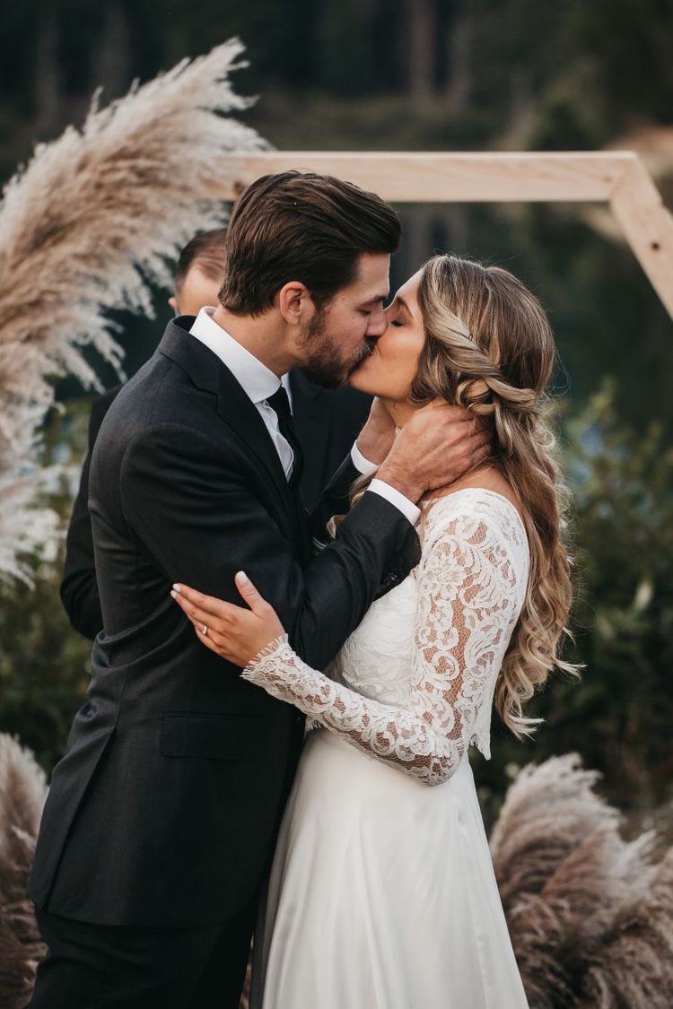 "Non è un bacio il vero autografo dell’amore?"
Henry Finck 

#bacio #amore #gaywedding #loveislove #gay #wedding #lgbtq #pride #gaycouple #lovewins #lgbt