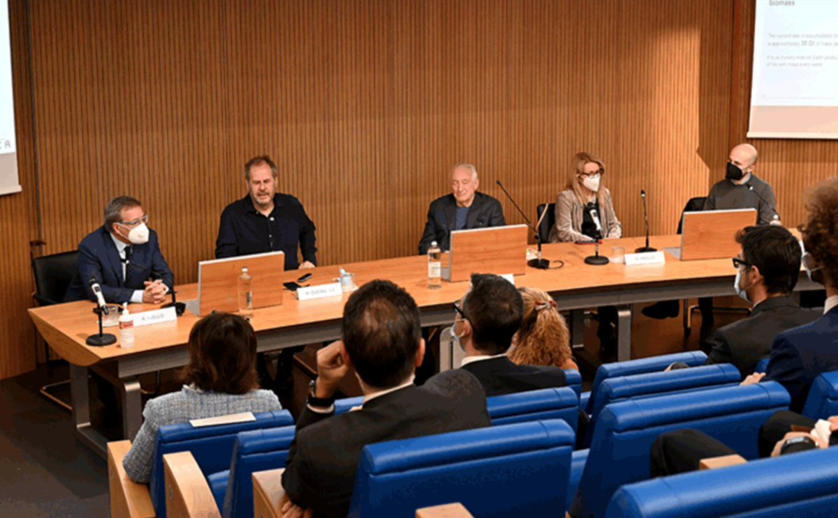 On 25 March, in the Raffaello Riello Research Centre at Aermec’s Bevilacqua site, a meeting took place with architects Mario Cucinella and Lorenzo Porcelli, entitled “People’s well-being in buildings with a low environmental impact,” <a href="/aermeconline/">Aermec North America</a> says.

ejarn.com/detail.php?id=…