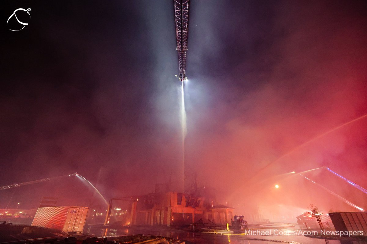 Michael_Coons's tweet photo. #PromenadeFire Photo Gallery from yesterday's fire in Camarillo that destroyed a four-story hotel under construction. @CamarilloAcorn https://t.co/miBK6NZt3a https://t.co/d3MihblzSn
