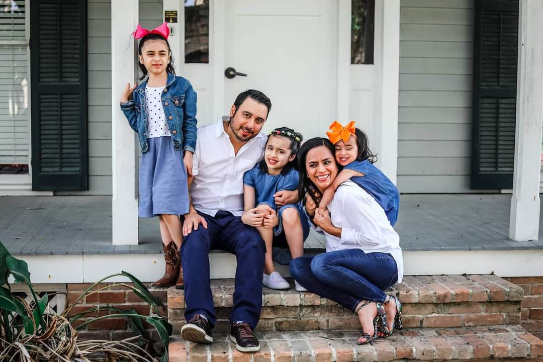 BeChildLabRGV's tweet photo. HOYYYY es ABRIL 13!!!
Today is April the 13th!!!

Our third and a very special episode is now airing: 
Nuestro tercer y muy especial episodio ya esta en vivo:

https://t.co/9MEZpX38vr
https://t.co/OMNt7BJUuZ https://t.co/8kF1HyHdgt
