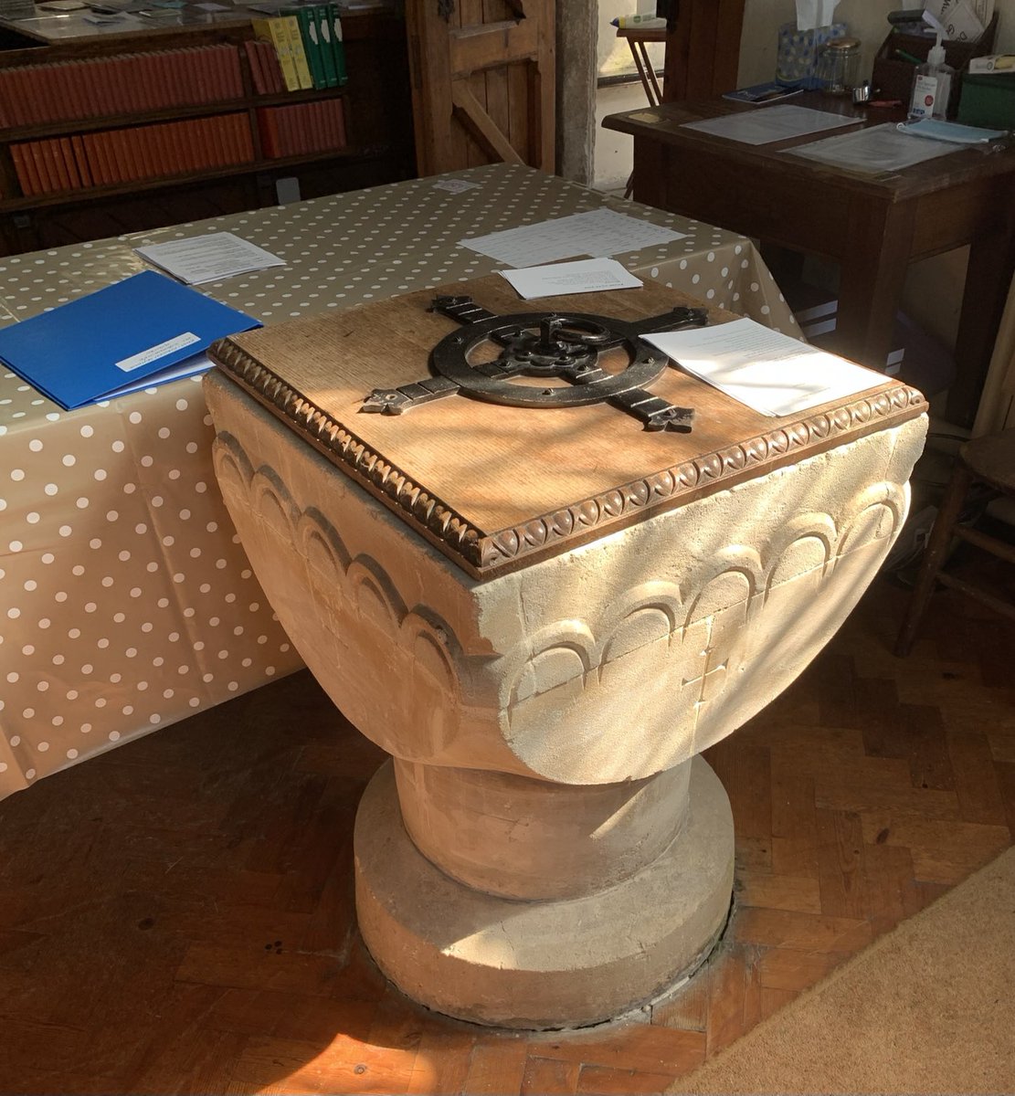 Barb_Drummond's tweet photo. #LightInChurches #KingstonSeymour https://t.co/ygYOFtGWXR