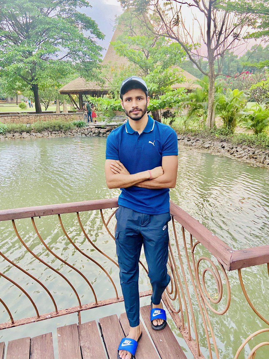 solankigaurav01's tweet photo. Do whatever make you happiest😊 https://t.co/1Z2U9fG6t7
