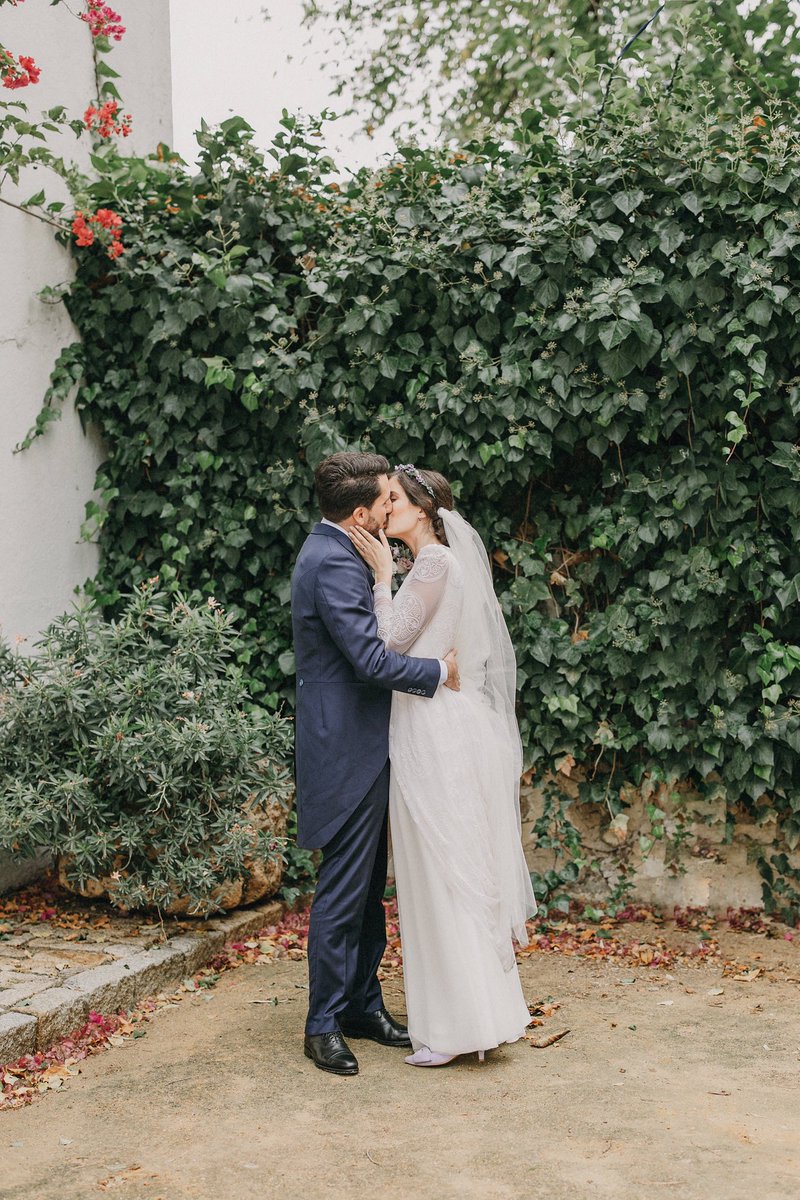 Quédate con quien te bese el alma, que la piel te la puede besar cualquiera.
#DiaInternacionalDelBeso