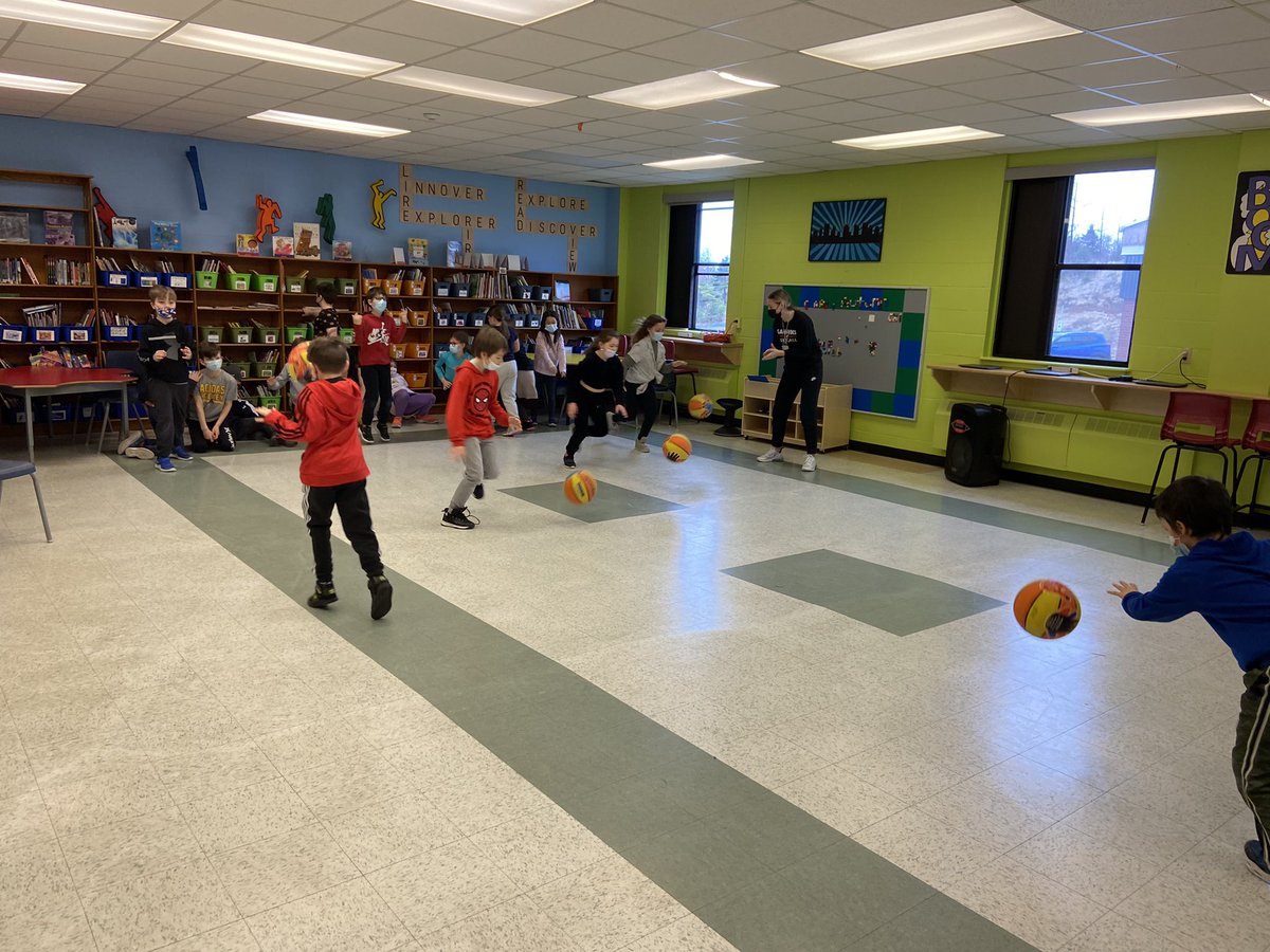 heather_ducey's tweet photo. What a day! Our first #CHESpecialGuest were Caroline and Emma from @MUNSeahawks who helped us practise our dribbling skills @cowanelementary https://t.co/Z1VOhDQBRc