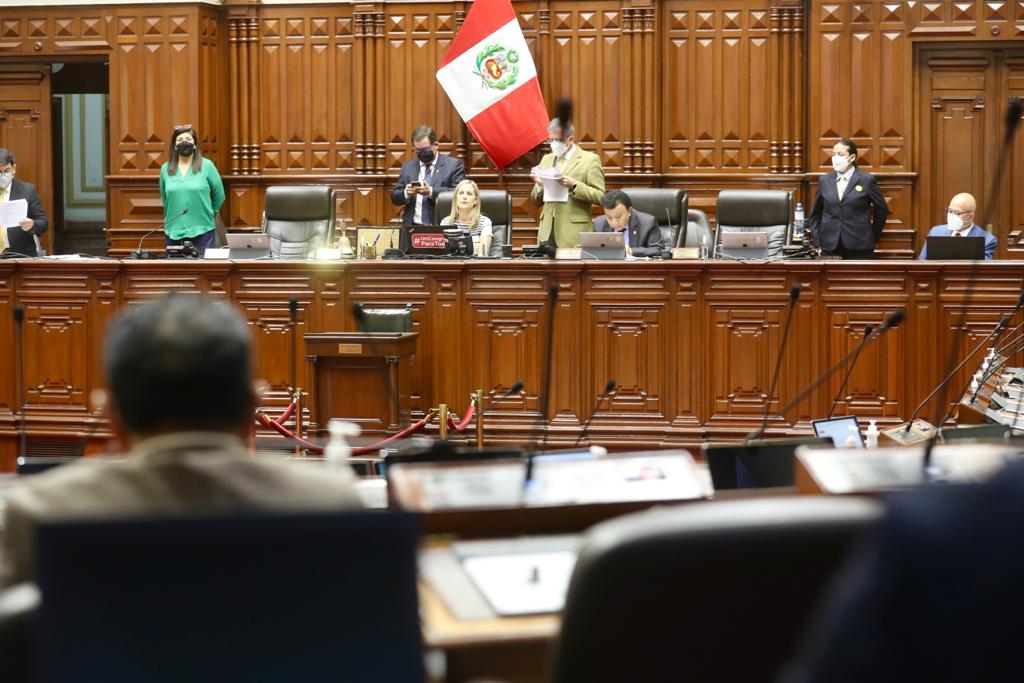 congresoperu's tweet photo. Con 19 votos a favor, #ComisiónPermanente aprobó dar 15 días hábiles a la Subcomisión de Acusaciones Constitucionales para presentar informe final de la DC 1, contra el exministro Juan Carrasco, declarada en un extremo procedente.

📎 https://t.co/pLAkoQ4Pjw https://t.co/MKM1HVM7ZX