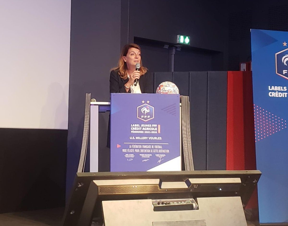 ca_centrest's tweet photo. Lancement de la cérémonie de remise des #LabelsFFF CA au @VillagebyCaCe 👉 27 clubs récompensés avec le @DistrictRhone pour leurs efforts de structuration sportive, associative et éducative 🏆⚽ 👏. #FFF #LabelFFF #football #SportEcoleDeVie https://t.co/u2o5pt30vW
