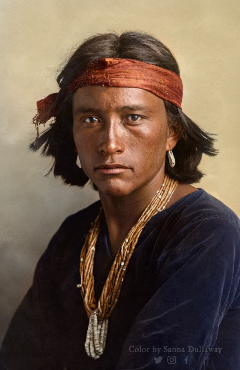 PastInColor's tweet photo. Navajo boy, 1906
#20DaysofNativeColors 📸 20/20
This photo is the last in a series of twenty photos that I've given color, portraying Indigenous people who lived a century ago in America. This journey does not have to end - support me on https://t.co/oslLXgnFmj ❤️ https://t.co/7CLubWMDXo