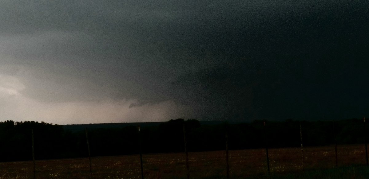 Mesocedes's tweet photo. TORNADO UPDATE. decided to adjust the brightness, exposure, white balance,  etc on photo editor and that barely brought out the ft hood tornado https://t.co/tTHBnY6fRn