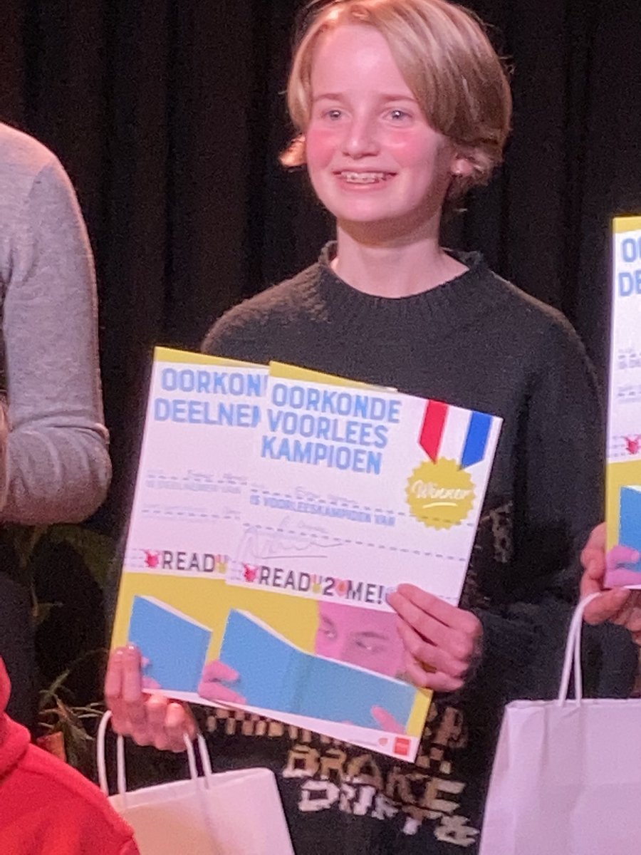 jokekas's tweet photo. De winnaar van de provinciale finale #Read2Me in @PodiumZuidhaege is Esther Afman van Volta Beilen. Ontroerend mooi volgens de juryleden #voorlezen #bibliotheek @Biblionet @stichtinglezen https://t.co/2AKG059t9R