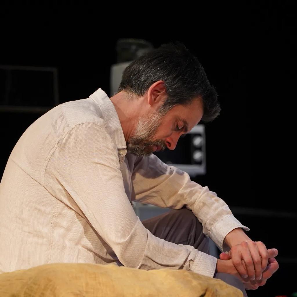 fundteatroamil's tweet photo. #BlackBird en #CoproduccionesMil

Nos preparamos para el regreso a las tablas de #BlackBird, dirección del reconocido director argentino @tolcachirc basada en el texto del dramaturgo escocés #DavidHarrower. https://t.co/ajR7snXszd