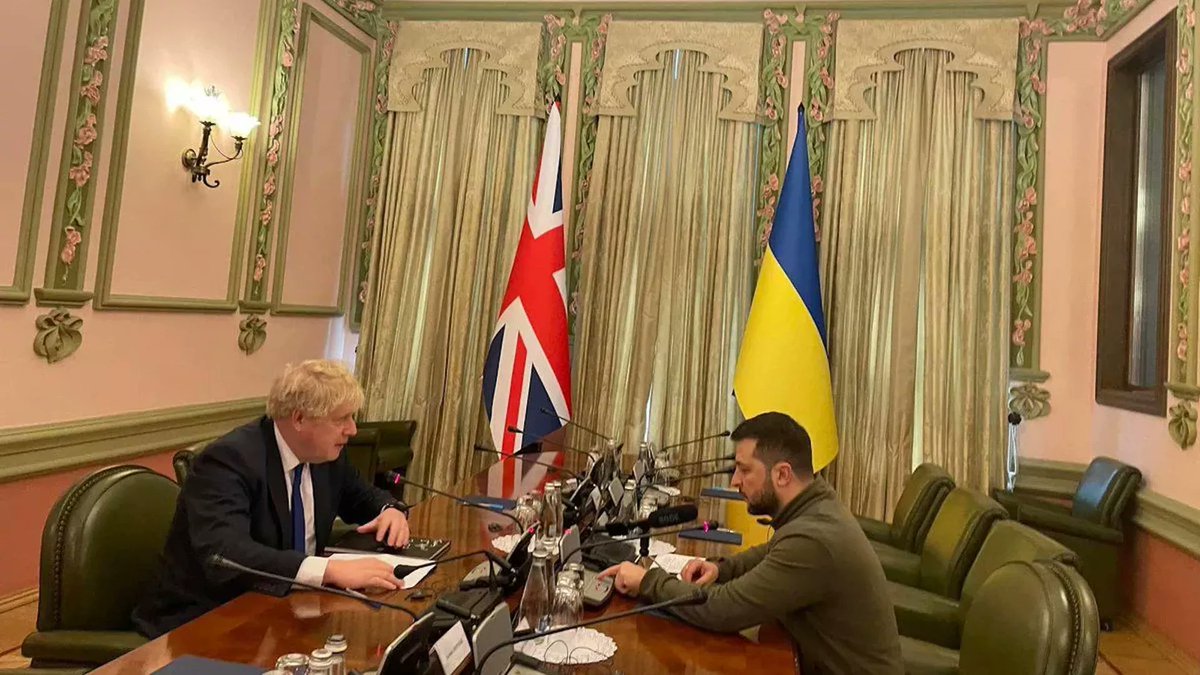 WATCH: F-CKFACE Boris Johnson fined for breaking lockdown rules in Downing Street while the little people couldn’t see their families! Better visit Kyiv again or send more bombs youtube.com/watch?v=K9dcTY…