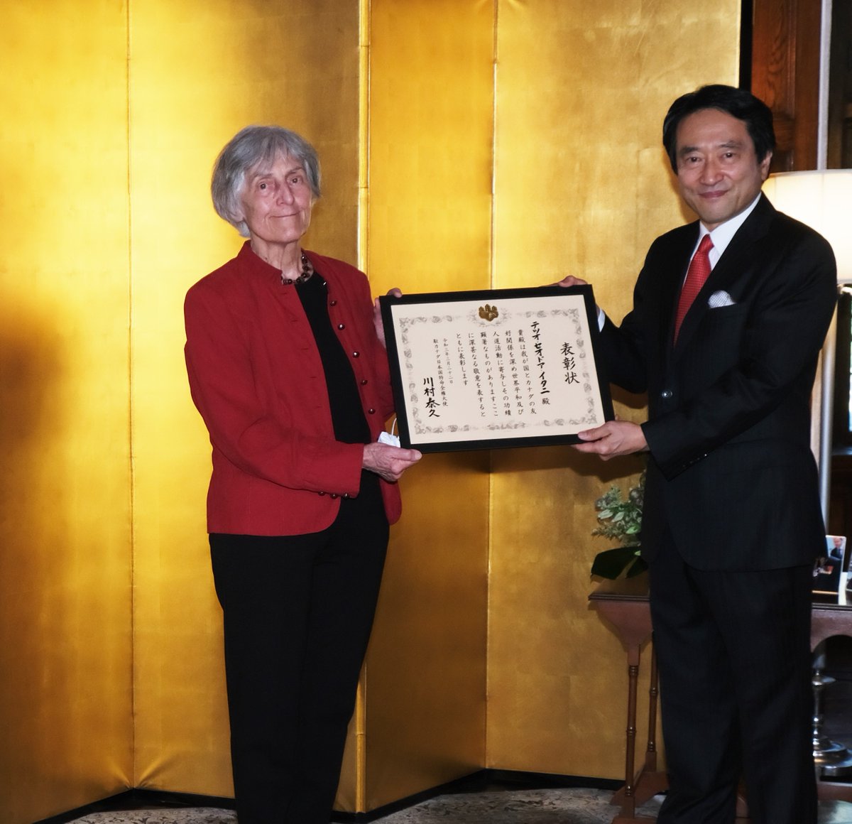 AmbKawamura's tweet photo. Yesterday, I had the pleasure to confer a posthumous Ambassador’s award to Maj. Ted Itani, an esteemed role model of service to people in crisis around the world. The ceremony was attended by his beloved wife, Frances Itani, daughter Samantha &amp; granddaughters Campbell &amp; Tate. https://t.co/S3wZGlEUKo