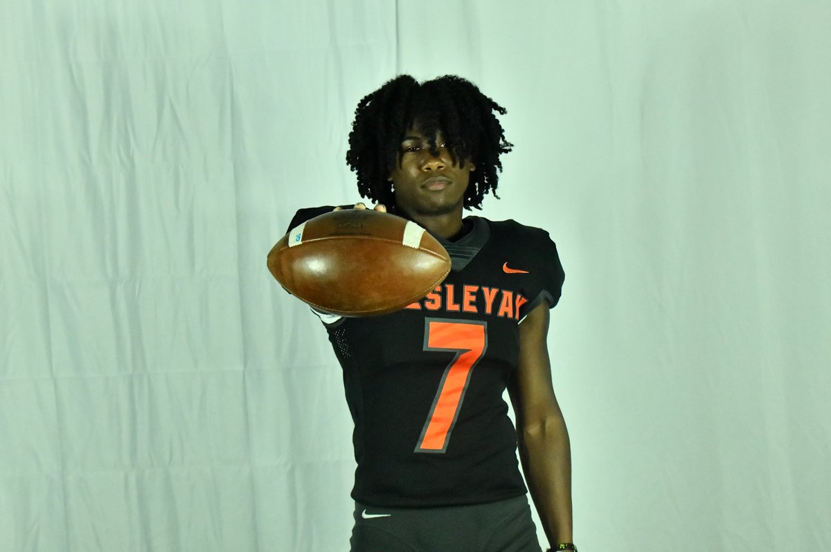 Jordan7Payne's tweet photo. Had a great visit earlier this week! @WVWCFB Thank you for having me!!! @AlwaysM12 @Coach_Allen2018 @Martind_Gator https://t.co/ssqCcFmBxj