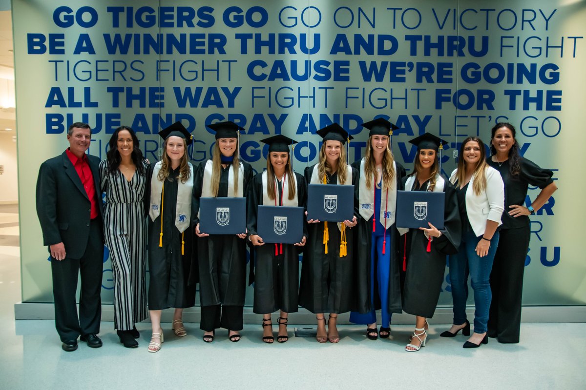 Congratulations to our 𝙎𝙀𝙉𝙄𝙊𝙍𝙎 who had their Athletics Graduation Ceremony last night! 🎓