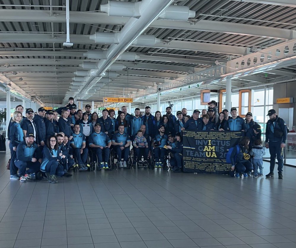 InvictusGamesNL's tweet photo. 💛🖤| We are delighted to share the safe arrival of Team Ukraine into the Netherlands ahead of their participation in the Invictus Games The Hague 2020. #InvictusGames #TheHague https://t.co/VE0QRypHKB