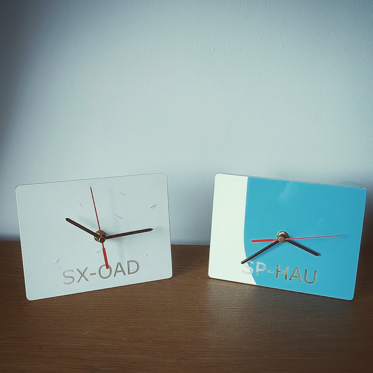 TailfinsUK's tweet image. ***New product alert***

Desktop clocks made from the actual planes! 

Super quiet sweeping second hand. Great focal point and conversation piece.

SX-OAD Olympic Airways 747

SP-HAU Small Planet Airlines A321 (ex-BMI &amp;amp; Monarch)

#clocks #Boeing747 #Airbus #a321