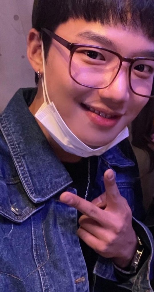 AB6IXBrasil's tweet photo. [#OUTROS|13.04.22] VENCEMOS, FAMÍLIA! Apareceu uma foto nova do Youngmin.😭🥹

#임영민 #영민 #LIMYOUNGMIN #YOUNGMIN #임영민_사랑해 #임영민_기다릴게 @MXM @BIGRhymer https://t.co/R4tsGoAau2