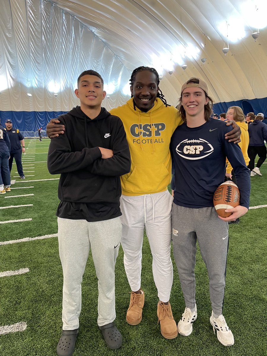 PatrickCates7's tweet photo. Had a blast this weekend during my Visit at @CSPBears, a big Thanks/ shout out to @bond_coach &amp; @CoachCurrierCSP  for making it happen. Amazing team energy , Talent through the roof &amp; a program ready to work !! #letsgetitbears🤞🏾 https://t.co/WDuosXiIKT