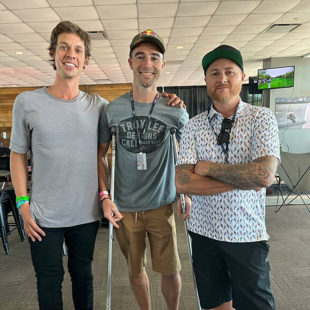 R_Sipes's tweet photo. Couple more from @motogp. Still cheesin’ from the weekend 😁
@aaroncolton @rolandsands @redbullmotorsports @cota_official #motogp #radpeople #radweekend https://t.co/E8vbzoyqpM
