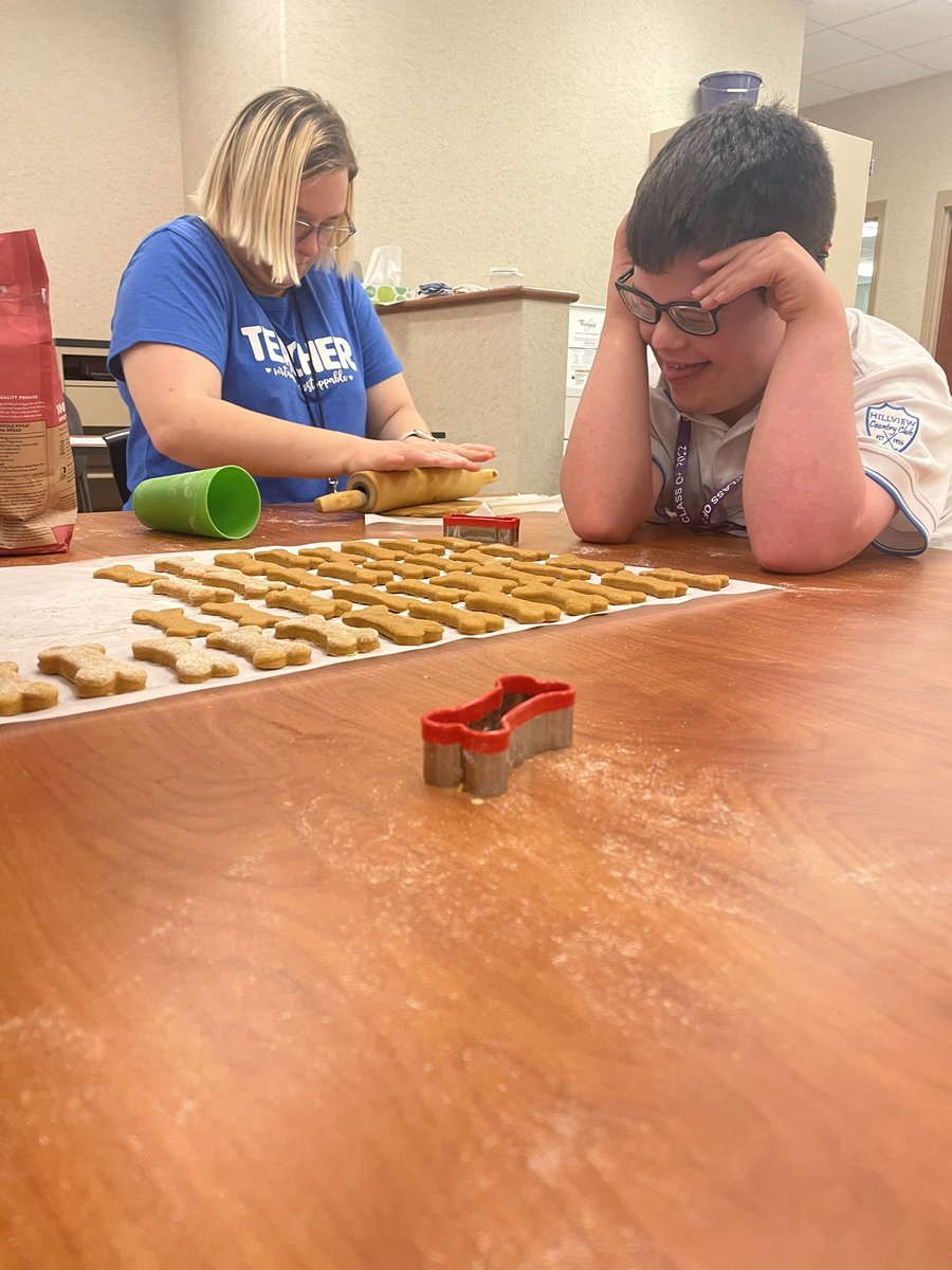 CrumpKatie's tweet photo. Hard at work getting some dog treats made for @fcssuper2011! Thank you so much for this opportunity! @bethadmire1 @AnnikaFlodder https://t.co/mNEUt1unSf