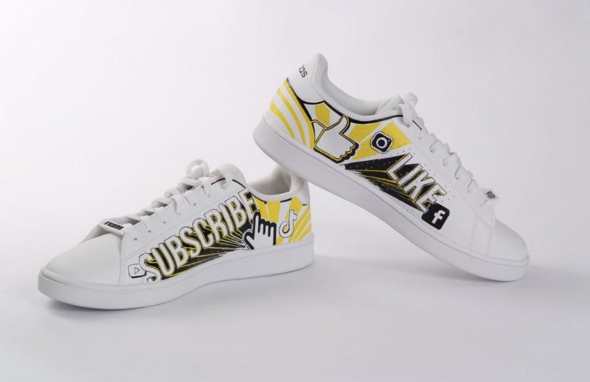 NoizeCustom's tweet photo. Made some epic @433 custom sneakers during EsportsX @rotterdamahoy #433onestowatch #football #skills https://t.co/BVCv26FGdX
