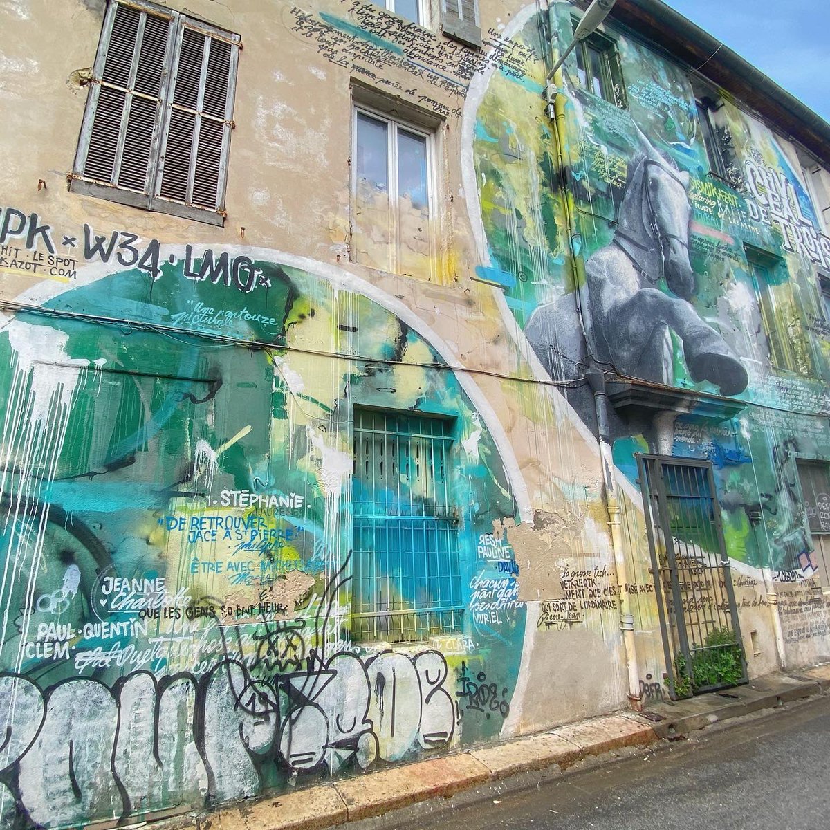HunterStreetart's tweet photo. [#streetartnimes / NOVEMBRE 2021] Artwork by Sismik et Azot 👉 Sismikazot, découvert à #nimes et créé dans le cadre de l'Expo de OUF 2014 !
#sismikazot #streetart #expodeouf #graffiti #urbanart https://t.co/jHSFRaccmy