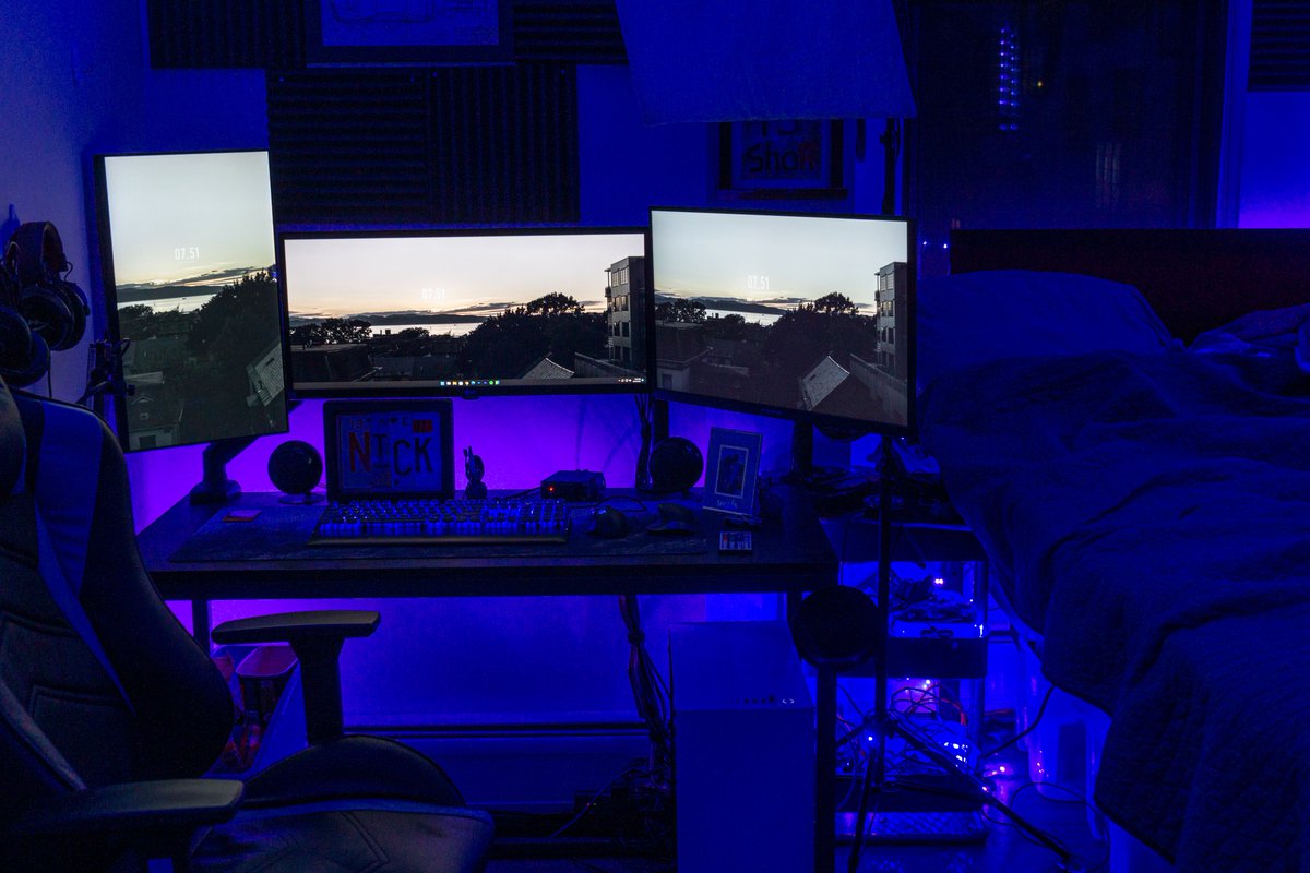 ItsExploit's tweet photo. @JayzTwoCents any way you would improve this? I want to get matching monitors but currently in college
Orbs speakers
1080p screens
PC:
Ryzen 5 2600x @ 4.1GHz
16gb ram
Rtx 3060 on the way 1060 rn
250gb 970 evo
1tb 870 evo
2x 1tb wd blue
3tb Toshiba hdd
Rosewll 550w 80+ bronze https://t.co/MyCCdJ4LLi