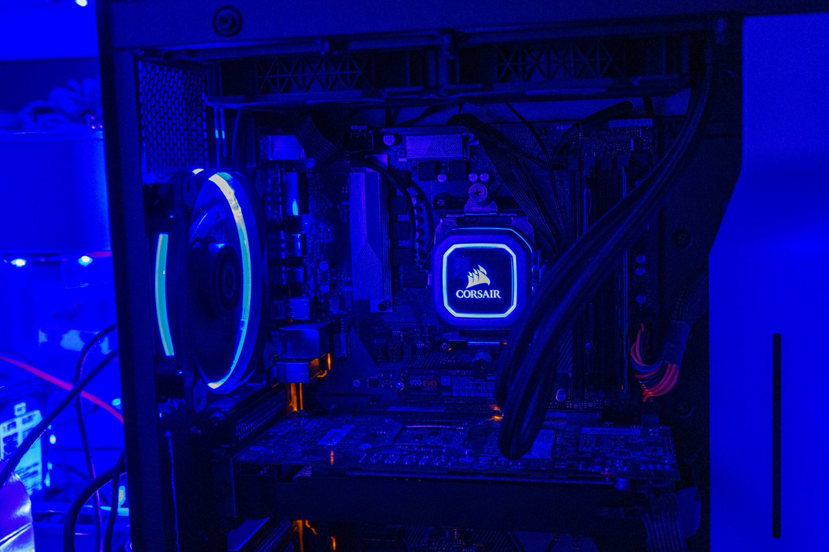 ItsExploit's tweet photo. @JayzTwoCents any way you would improve this? I want to get matching monitors but currently in college
Orbs speakers
1080p screens
PC:
Ryzen 5 2600x @ 4.1GHz
16gb ram
Rtx 3060 on the way 1060 rn
250gb 970 evo
1tb 870 evo
2x 1tb wd blue
3tb Toshiba hdd
Rosewll 550w 80+ bronze https://t.co/MyCCdJ4LLi