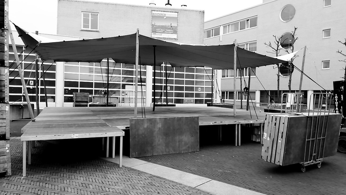 Podium staat! De rest volgt morgen. #zeewolde #paasverhaalzeewolde #paasverhaal #evenement #flevoland