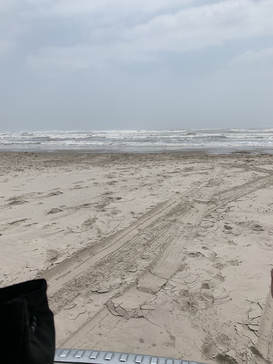 crismarvall's tweet photo. Everyone needs a beach day. Time to shut off and meditate #beachlife #Meditate #relax #calm #whitecapbeach #southtexas https://t.co/E5gzj0kYsb