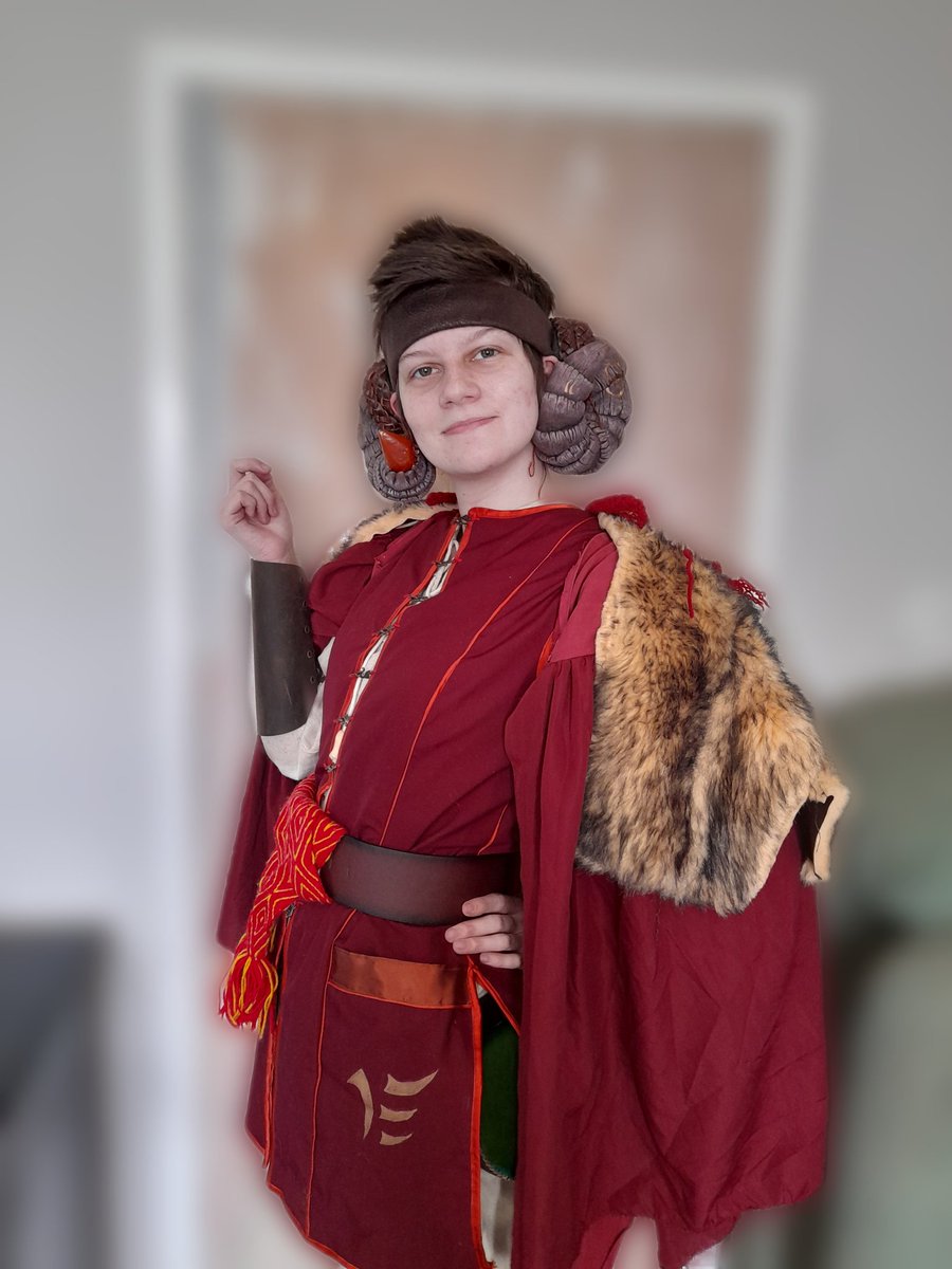 napdragon_'s tweet photo. Here is my kit for E1! (Minus horns) got lots of accessories to add which I forgot but that's okay. I'm actually super proud of this!! Got improvements to make eventually.
But yeah head bare, gonna try nalbinding a hat just as something to wear
#EmpireLRP #Larp #LarpKit https://t.co/CcLLppB2sf
