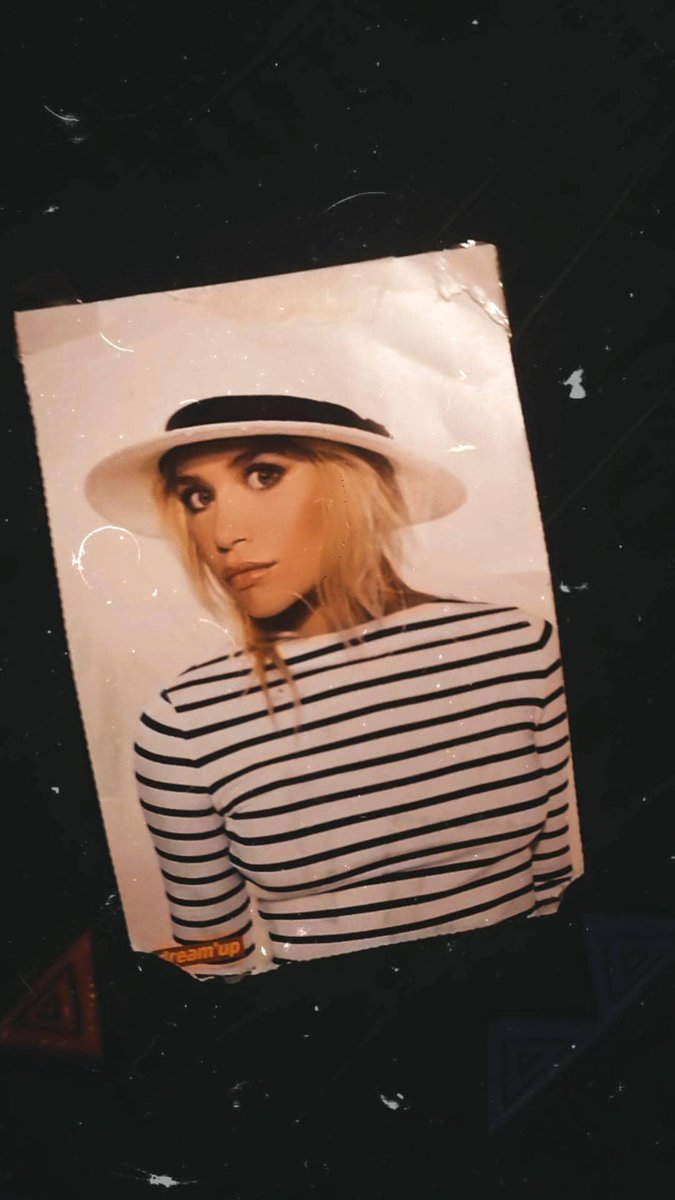 Yle58's tweet photo. Gli obiettivi da bambina😍
#blonde
#blonderules https://t.co/aCUIKBSTjz