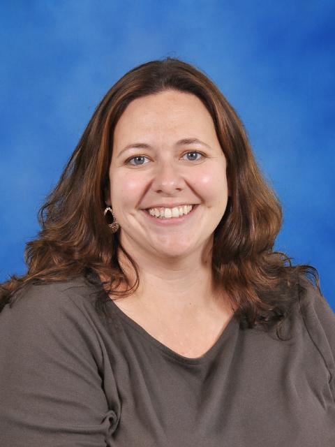 MsmeadP's tweet photo. A special shout out to our very own PHS librarian. We are so lucky to have her. #nationallibrarymonth #highschoolibrarian #pelhamproud #pythonpride #committedtoliteracy https://t.co/rQNkBM135A