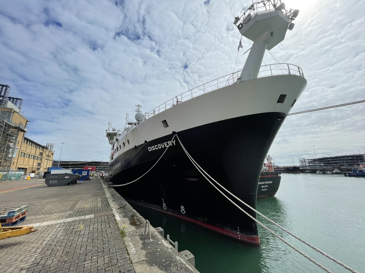luke_earl's tweet photo. A busy few days here preparing onboard RRS Discovery. We set sail on Sat after a final covid test. #DY150 @seachangeerc https://t.co/PtRNAQrR9p
