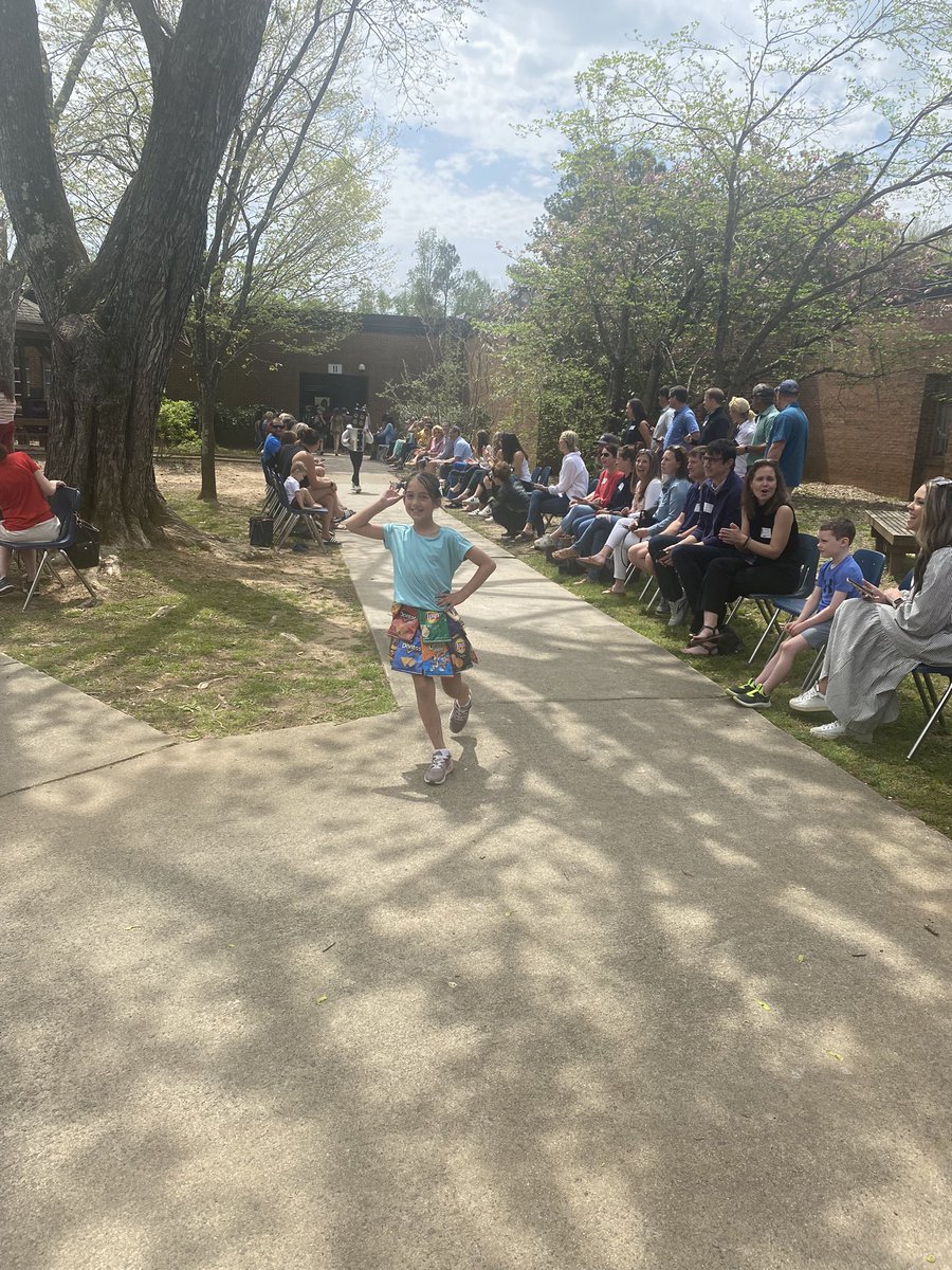 MPE_Mustangs's tweet photo. The 3rd grade Trashion Show was 🔥🔥 @MPEWilloughby @ap_view #mpesem @FultonZone5 https://t.co/IG6qnOgkmq
