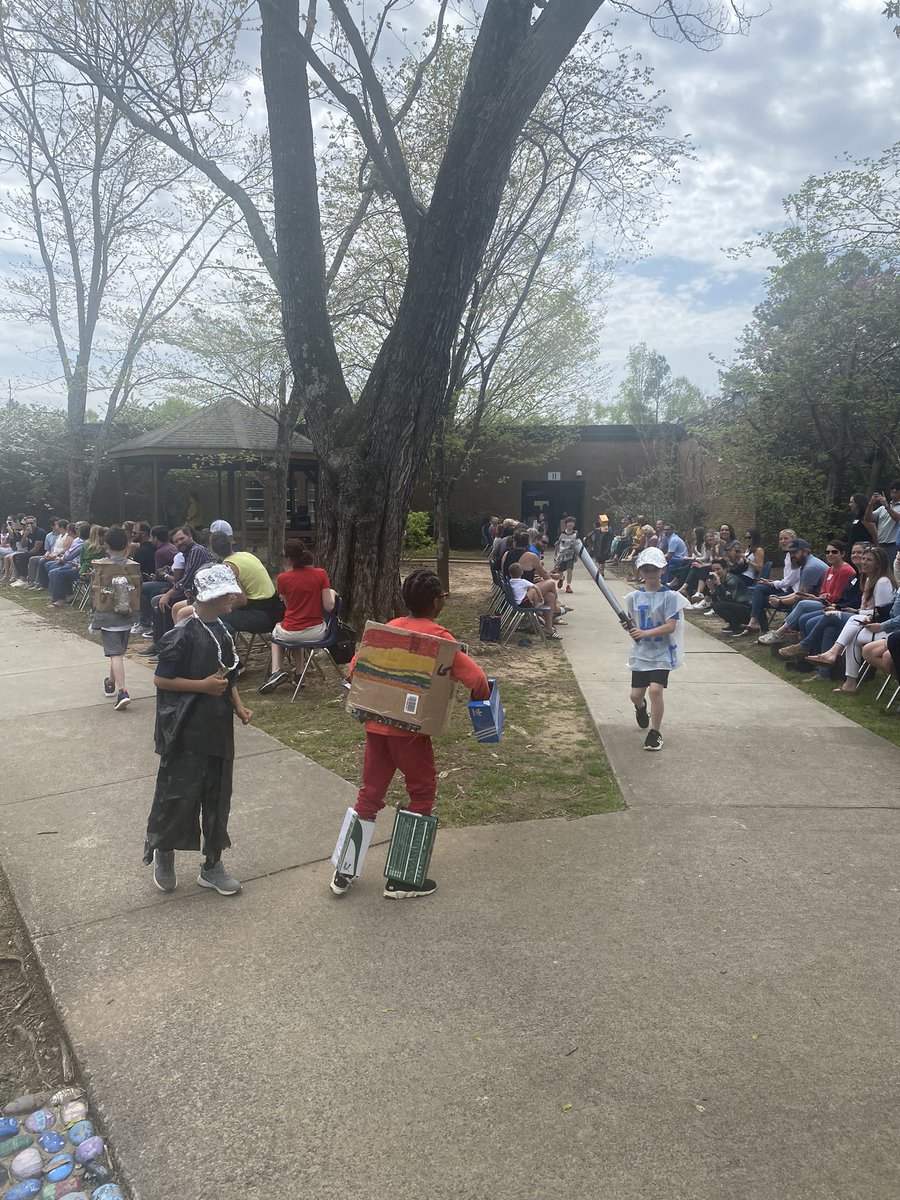 MPE_Mustangs's tweet photo. The 3rd grade Trashion Show was 🔥🔥 @MPEWilloughby @ap_view #mpesem @FultonZone5 https://t.co/IG6qnOgkmq