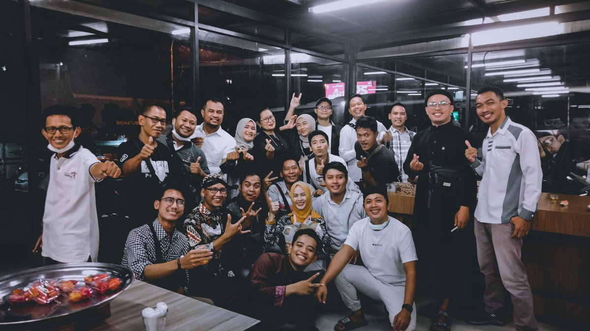 Saya memilih bahagia punya banyak teman, dibandingkan punya 1 musuh