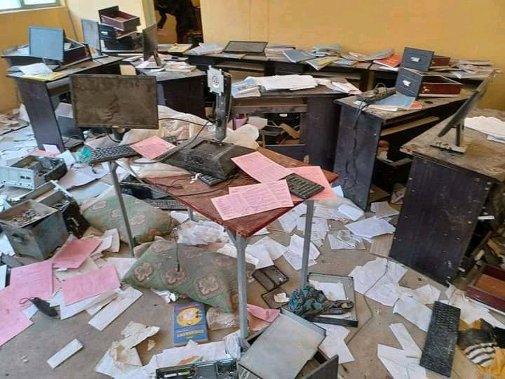 This how tplf terrorist destroyed elementary school in #Erebti district that today Afar people's force liberated. This has resulted in significant damage to property. #AfarUnderAttack <a href="/hrw/">Human Rights Watch</a> <a href="/UNHumanRights/">UN Human Rights</a> <a href="/WFP_Ethiopia/">WFP Ethiopia</a> <a href="/aljenglish/">Al Jazeera English</a>