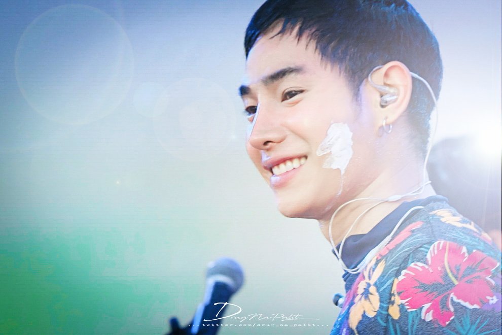 drug_na_palit's tweet photo. สวัสดีวันสงกรานต์นะคะเฮีย และนุช มาดึกแต่มานะ ปีใหม่ขอให้เฮียและนุช ไม่เจ็บไม่ป่วยนะคะ

ปล.คิดถึงบรรยากาศไปติ่งงานแบบนี้จัง 🥺 #รูปงานเดียววนใช้ทุกปี
#เป๊กผลิตโชค
#PeckPaLitChoke 
#เฮียเล่นน้ํากัน https://t.co/ysTVr6mrmX