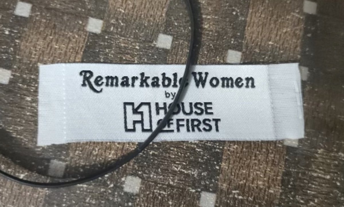 PeterNFontova's tweet photo. 👀#RemarkableWomenNFT @HouseofFirst #FASHION https://t.co/f2fIW9ERfX