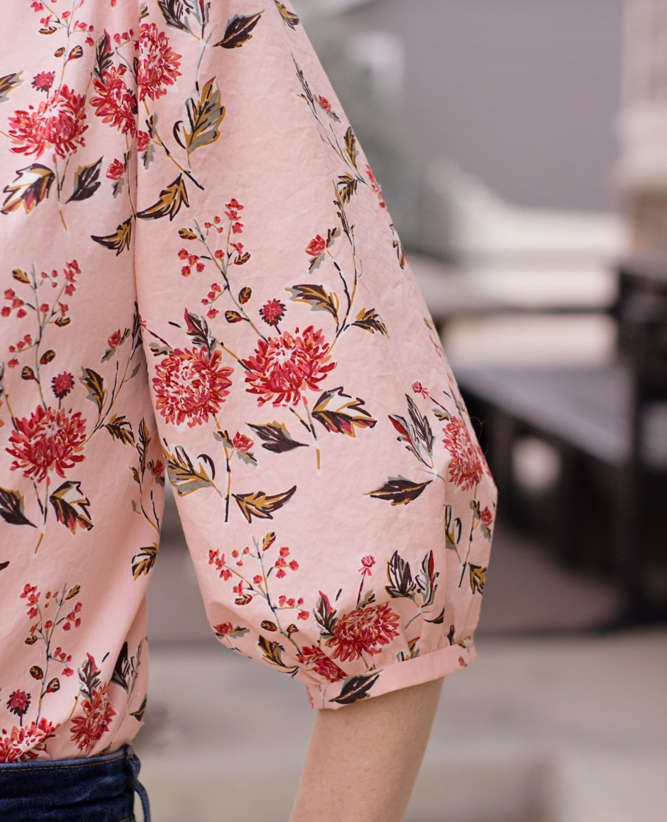 MinervaFabrics's tweet photo. We've yet to see a version of the @fibremood Norma Blouse that we haven't loved but this pretty floral make from @indoorshannon really turned our head
https://t.co/rbDIXjulxD
#Minerva #MinervaMakes #MinervaMakers #NormaBlouse #FibremoodNorma #ArtGalleryCotton #SpringBlouse https://t.co/WX4LdQ7u32